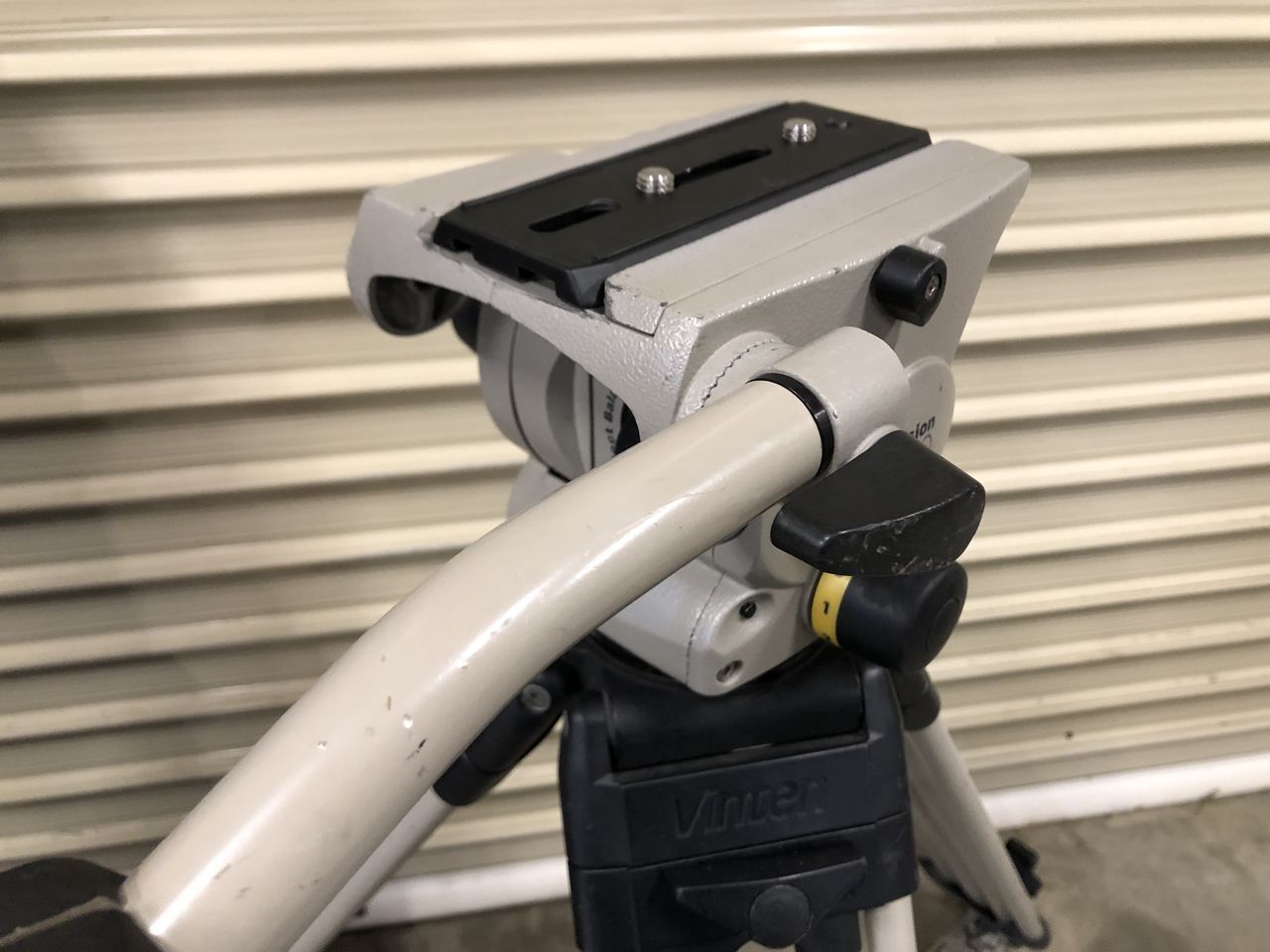 Vinten VB100-AP2 Vision100システム アルミニウム 3段式 トグル Vinten VB100-AP2 Vision100システム アルミニウム 3段式 トグル