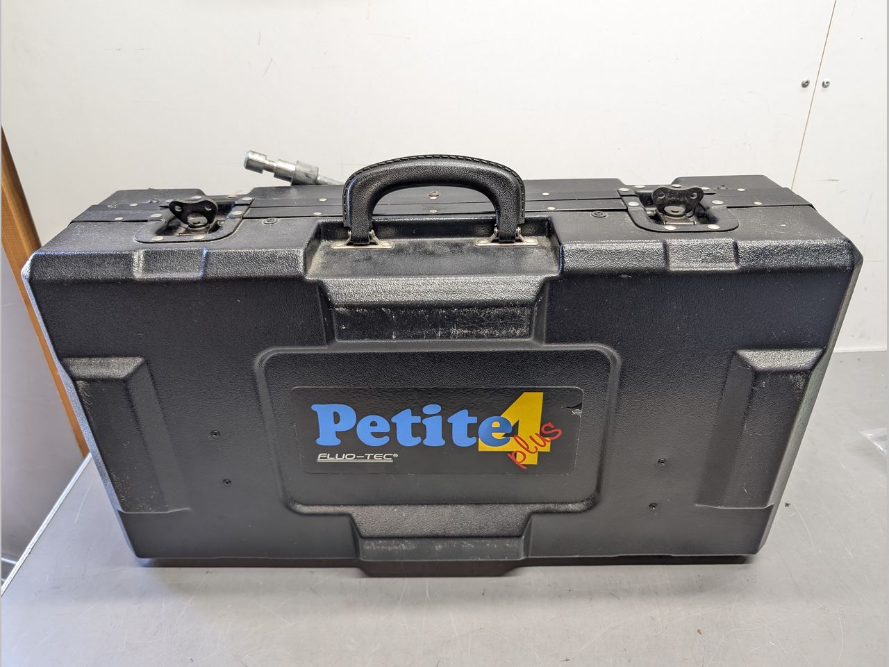 FLUO-TEC Petite4 Plus 演出空間用照明