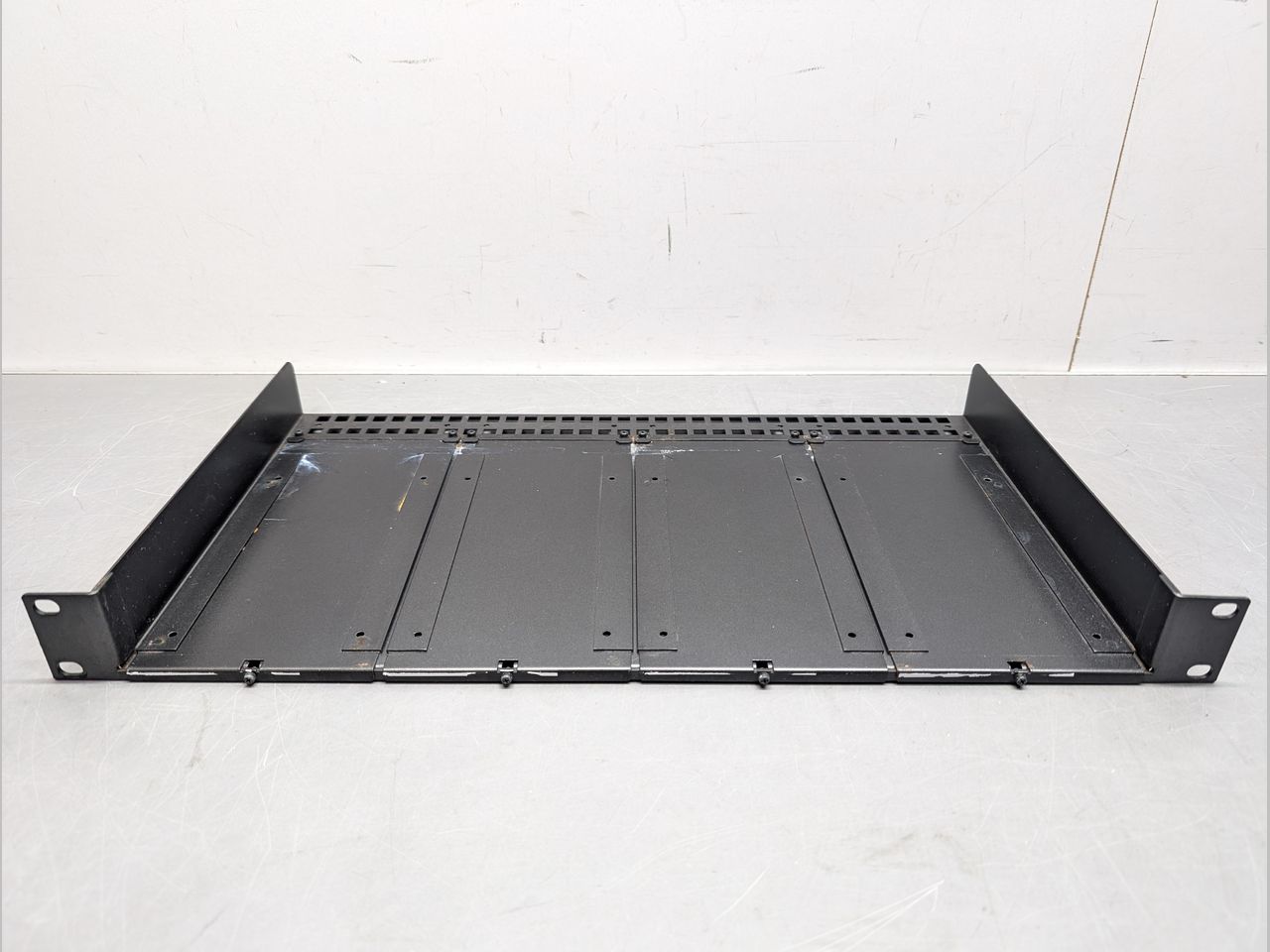 FVA M-MAUNTO Mシリーズ用ラックマウントシャーシ